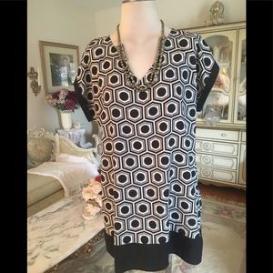 New York & Co black/white top size L B:94. 7/18/26